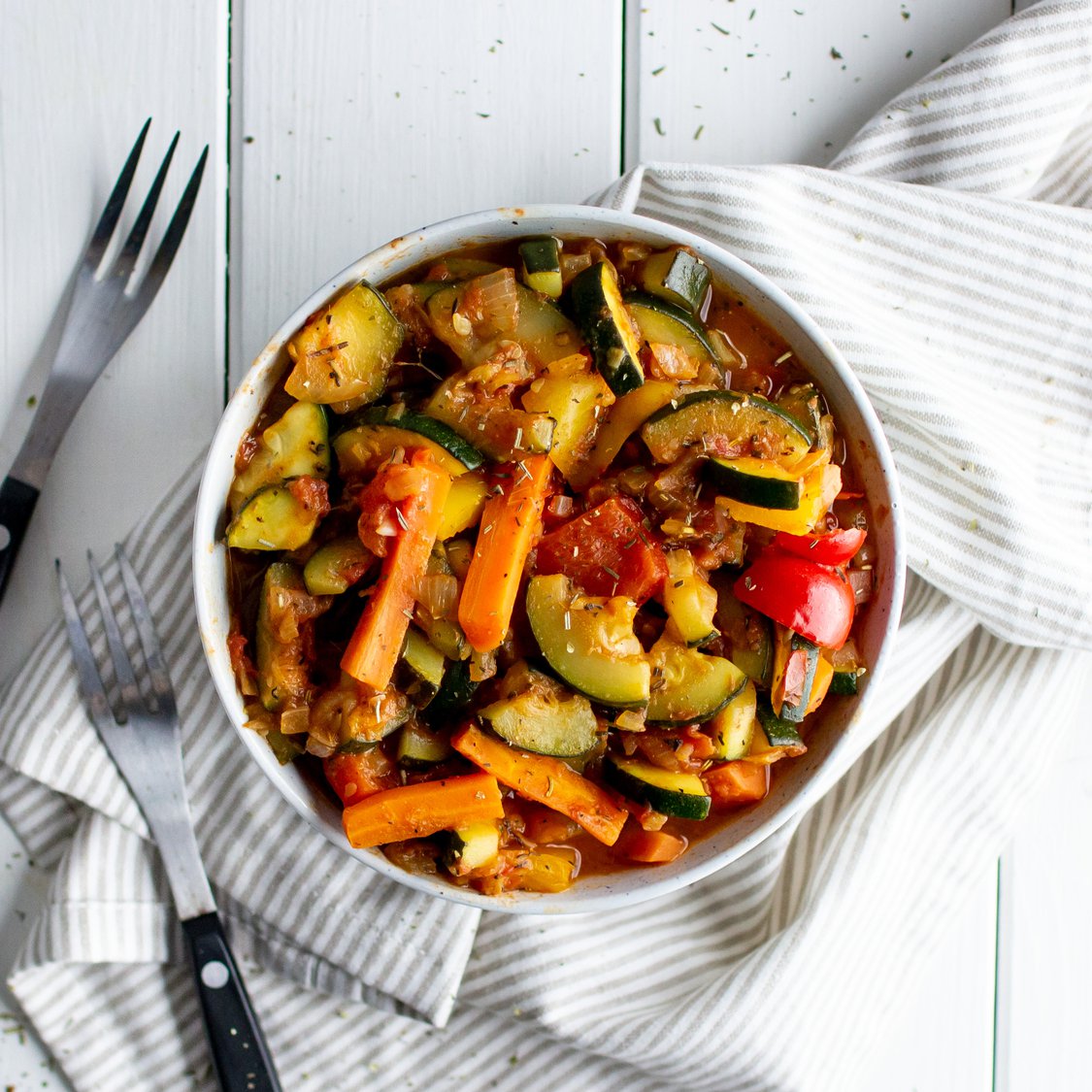 Gemüsepfanne mit Paprika und Zucchini – EatMoveFeel